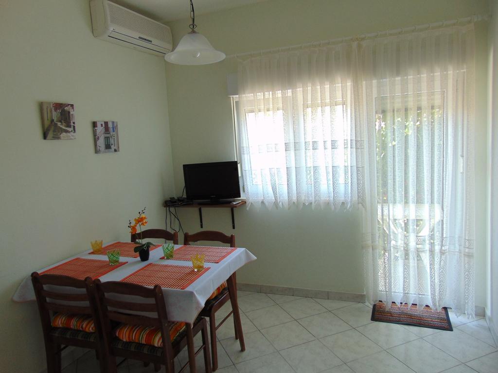 Apartments Borozan Vinišće Szoba fotó